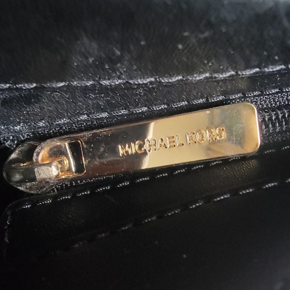 Michael Kors Jet Set Travel Large Messenger Crossbody in Canvas w/ Black Leather - Picture 12 of 14